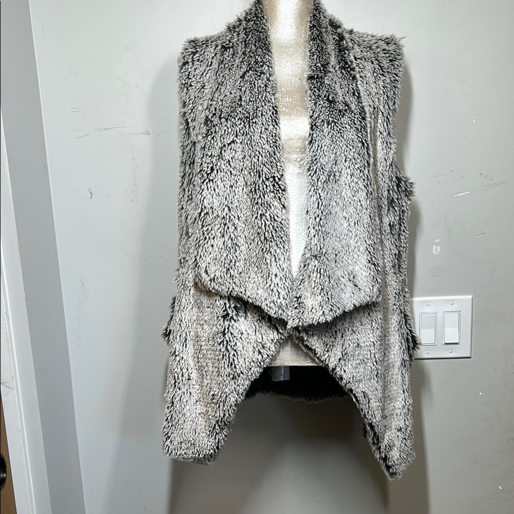 Wit & Wisdom Faux Fur Vest Gray Drape Front Cascade Shaggy Soft Nordstrom Large - Picture 3 of 7
